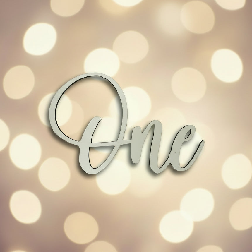Scritta Decorativa “One” in Legno – Decorazione Personalizzata per Primo Compleanno