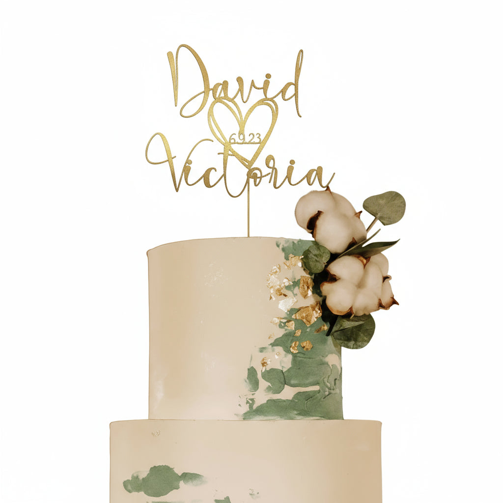 Topper per torta per matrimoni, con un cuore nomi e data in legno