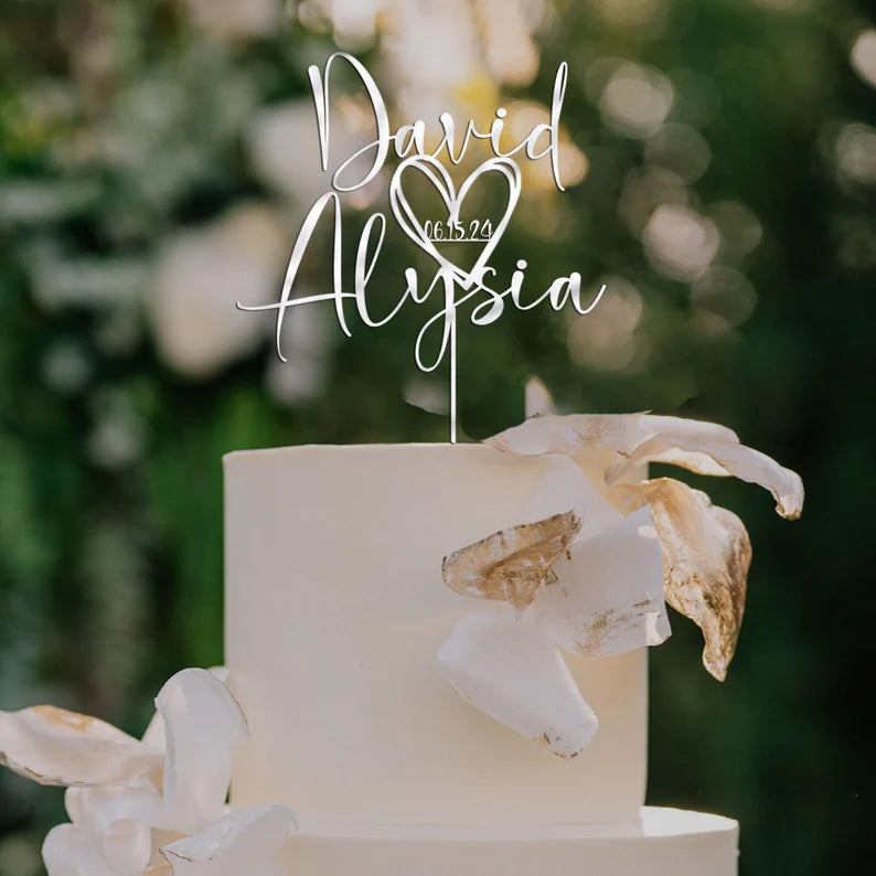 Topper per torta per matrimoni, con un cuore nomi e data