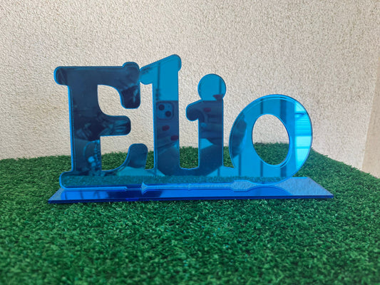 Scritte in plexiglass con nome e base