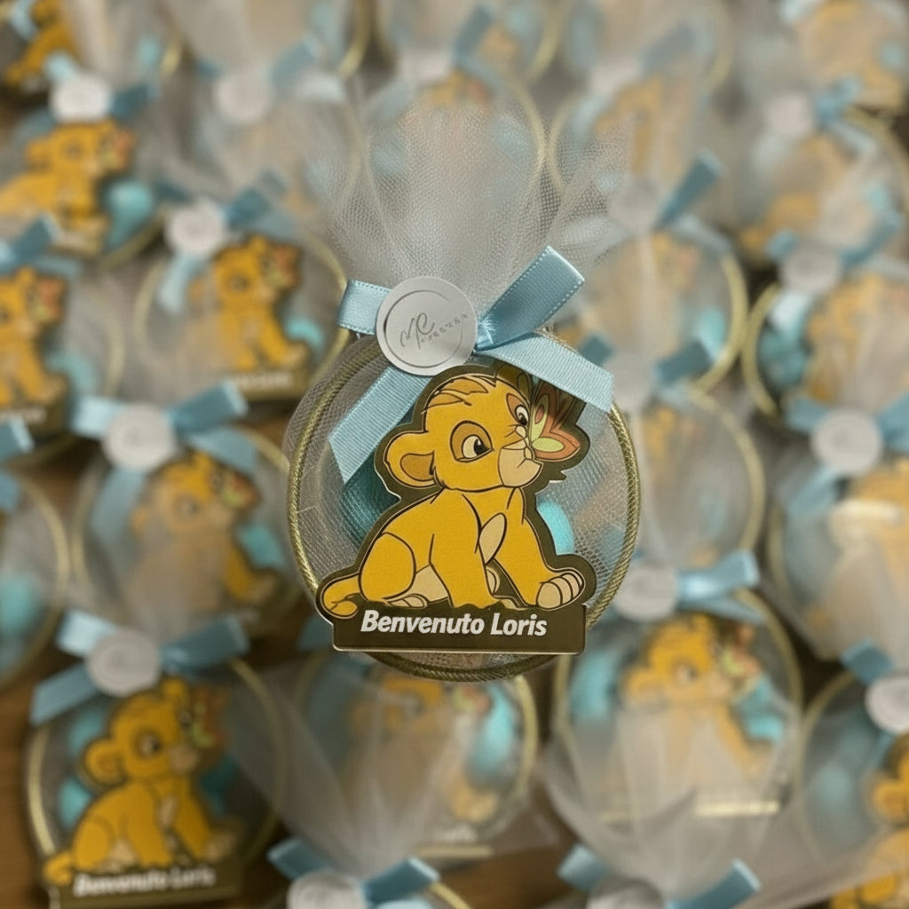 Bomboniere tema Re Leone complete – Fiocco in tulle, cerchio decorativo e personaggio in plexiglass
