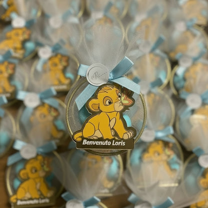 Bomboniere tema Re Leone complete – Fiocco in tulle, cerchio decorativo e personaggio in plexiglass