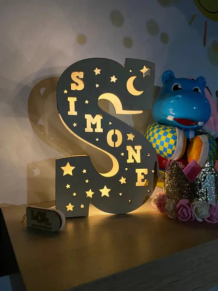 Lampada in legno a forma di Lettera e Nome personalizzato "S"